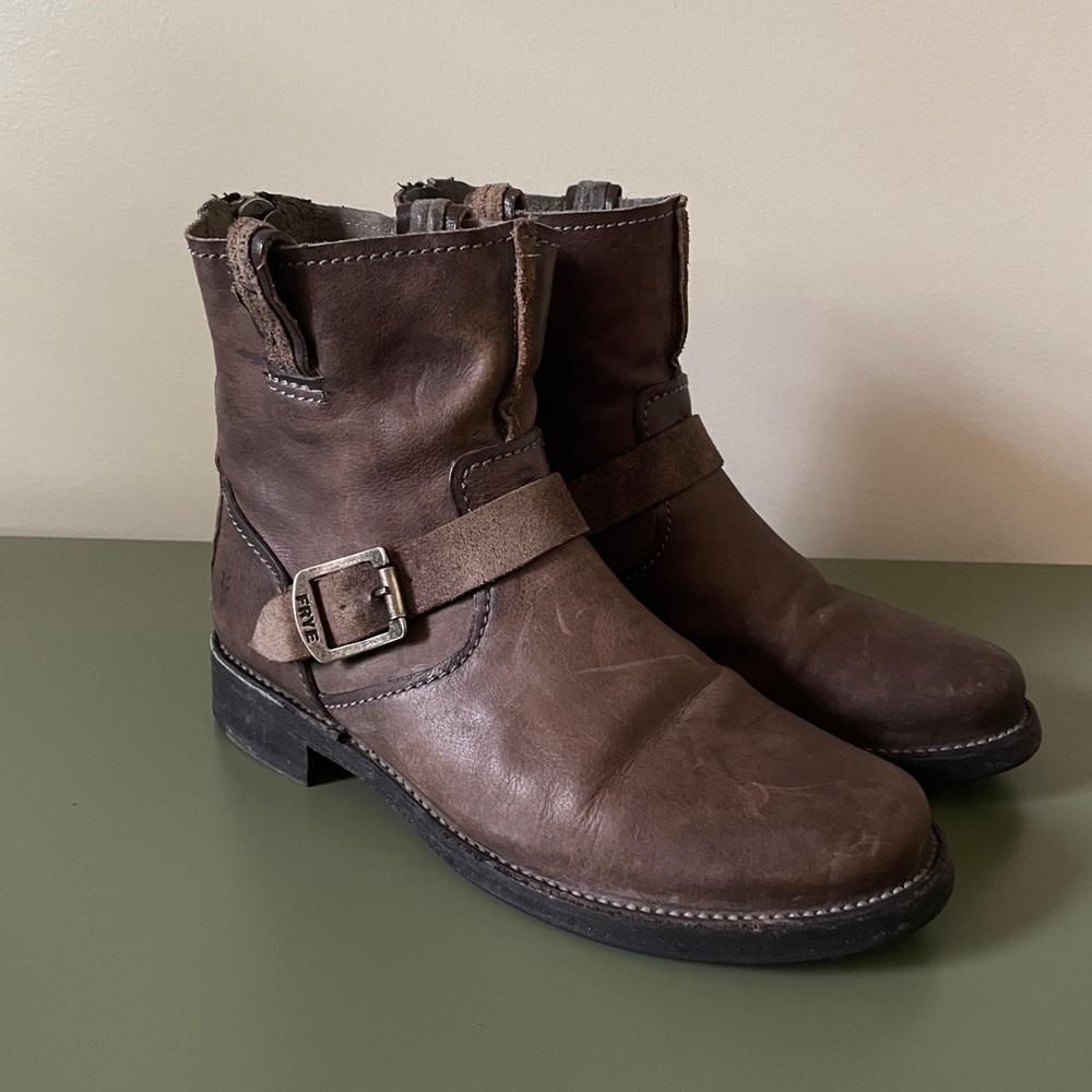 Frye Women's Vicky Artisan Back-Zip Boot